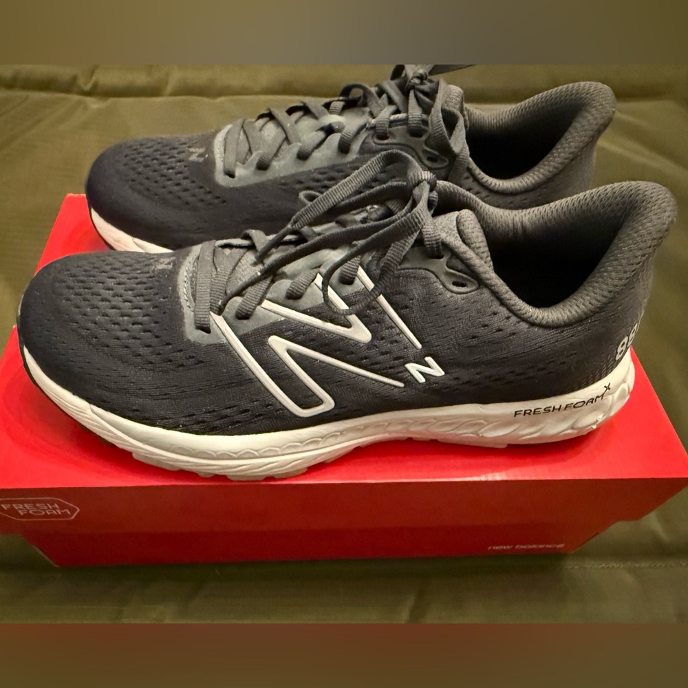 New Balance 880 Women US 9 1/2 / Eur 41